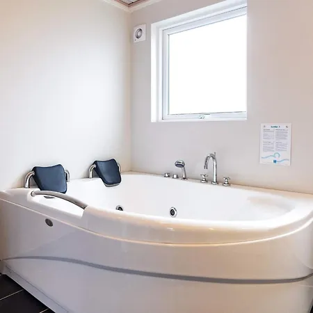 6 Person In Hirtshals-by Traum *